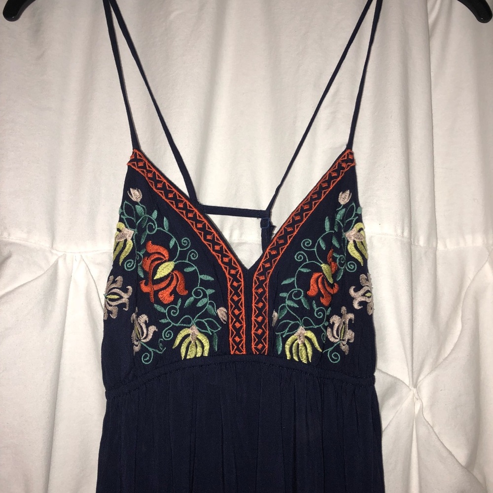 Super cute detailed maxi dress!